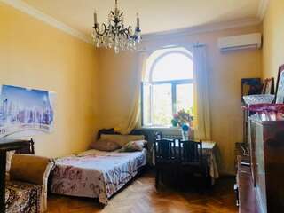Хостелы KARSON FAMILY HOSTEL & GUEST HOUSE Ереван Двухместный номер с 1 кроватью, вид на сад-8